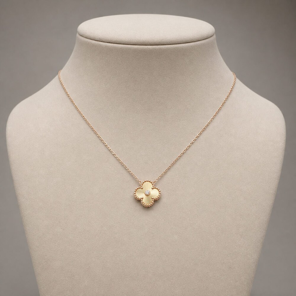 Van Cleef & Arpels Elegant Signature Necklace Style 2 | New with Box - Picture 6 of 9